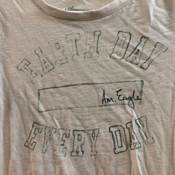 American eagle 🦅 cream shirt sleeve earth day t shirt size small guc#A35 - Picture 2 of 3